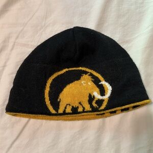 Reversible Mammut beanie wool blend black yellow logo